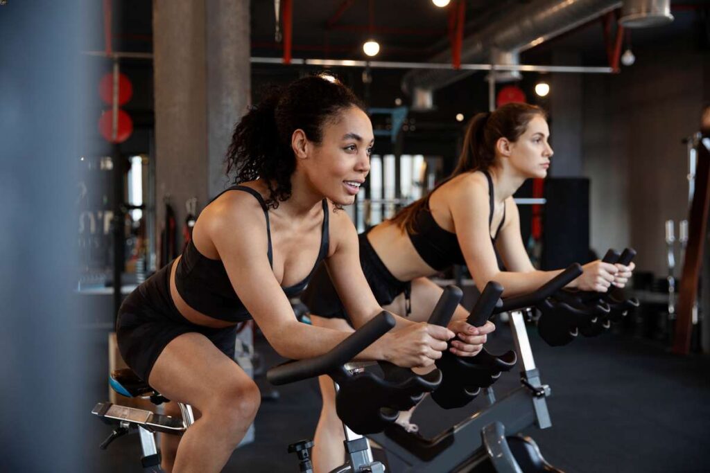 Treningi interwałowe HIIT – jak skutecznie spalić kalorie?