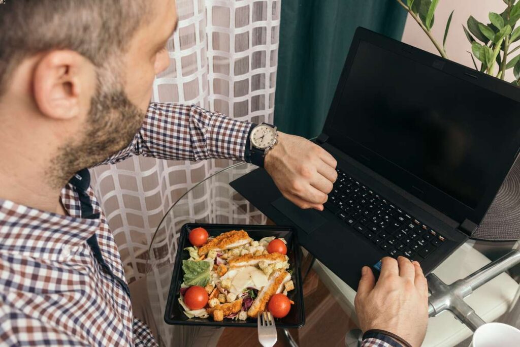 Dieta keto w pracy - jakie keto posiłki wybrać do biura?